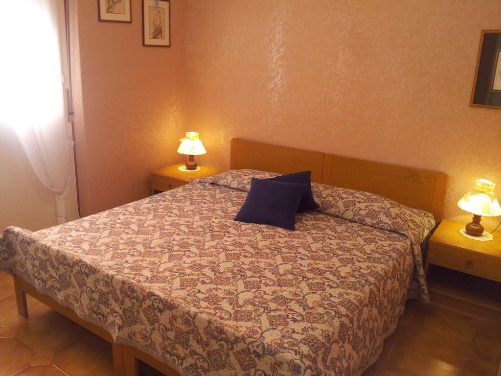 Hotel Meuble Al Ponte Grado Habitación foto