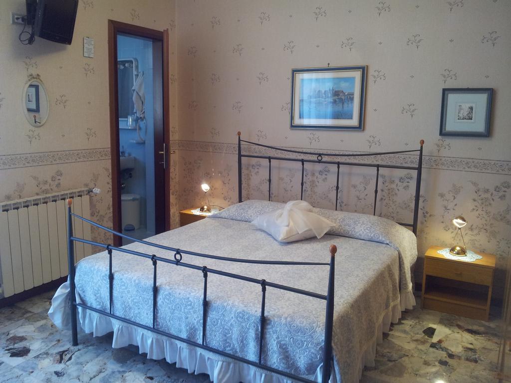 Hotel Meuble Al Ponte Grado Habitación foto